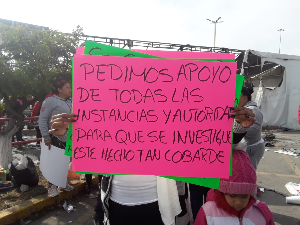  Con manifestación, afectados por incendio en Expo Moroleón piden apoyo a Estado y municipio (Galería)
