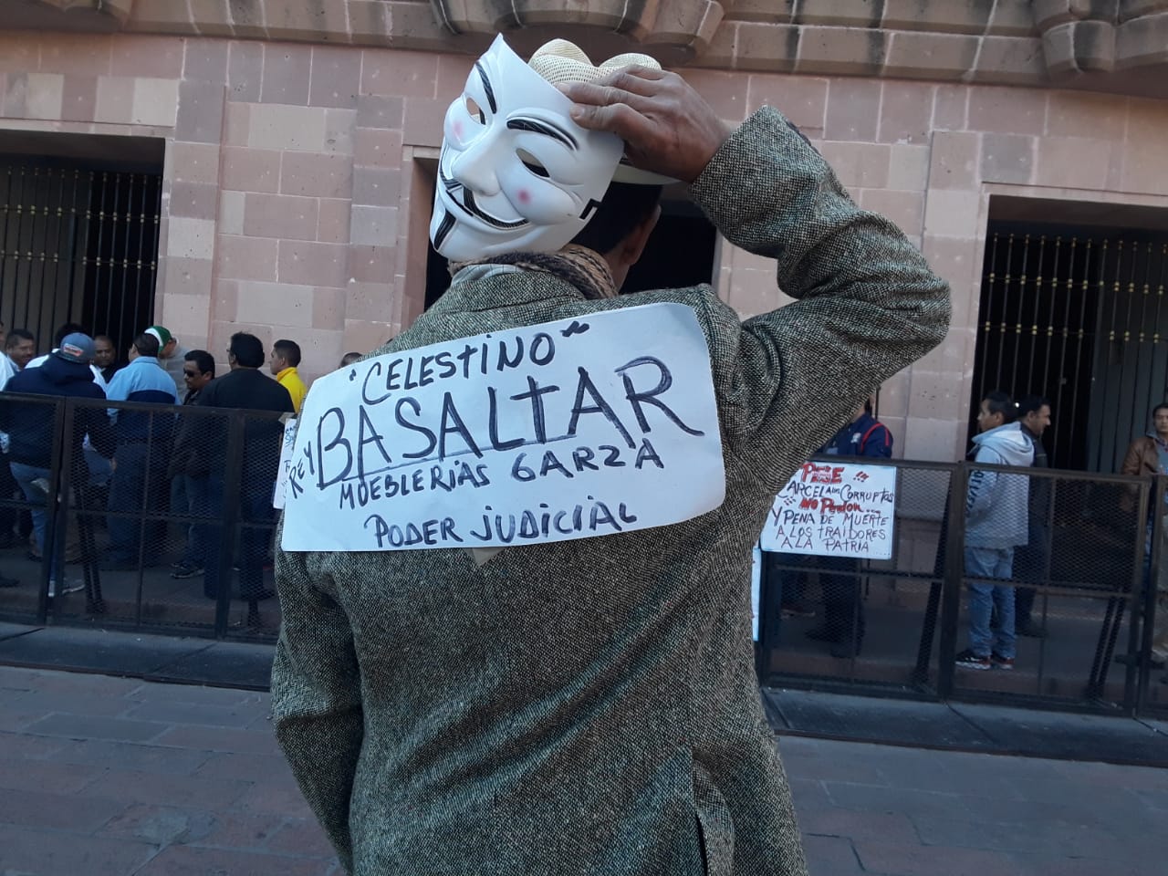  “Queremos justicia para SLP y a los pollos en la cárcel por pillos y delincuentes”, dicen los “Reyes malos” (VIDEO)