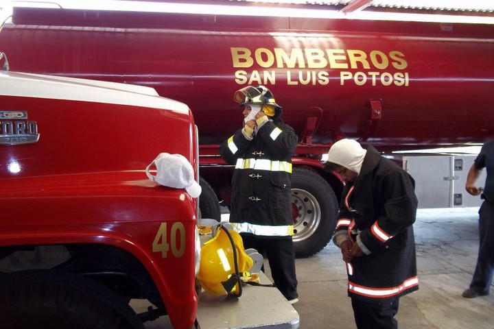  Proponen regular cuerpos de bomberos en los 58 municipios de SLP