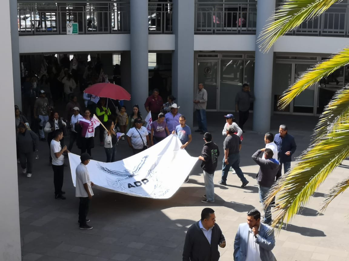  Comerciantes se manifiestan en la UAM; piden destitución del jefe de Plazas