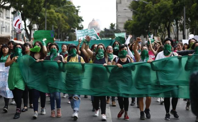  Proponen reformar la Constitución para incluir derecho al aborto