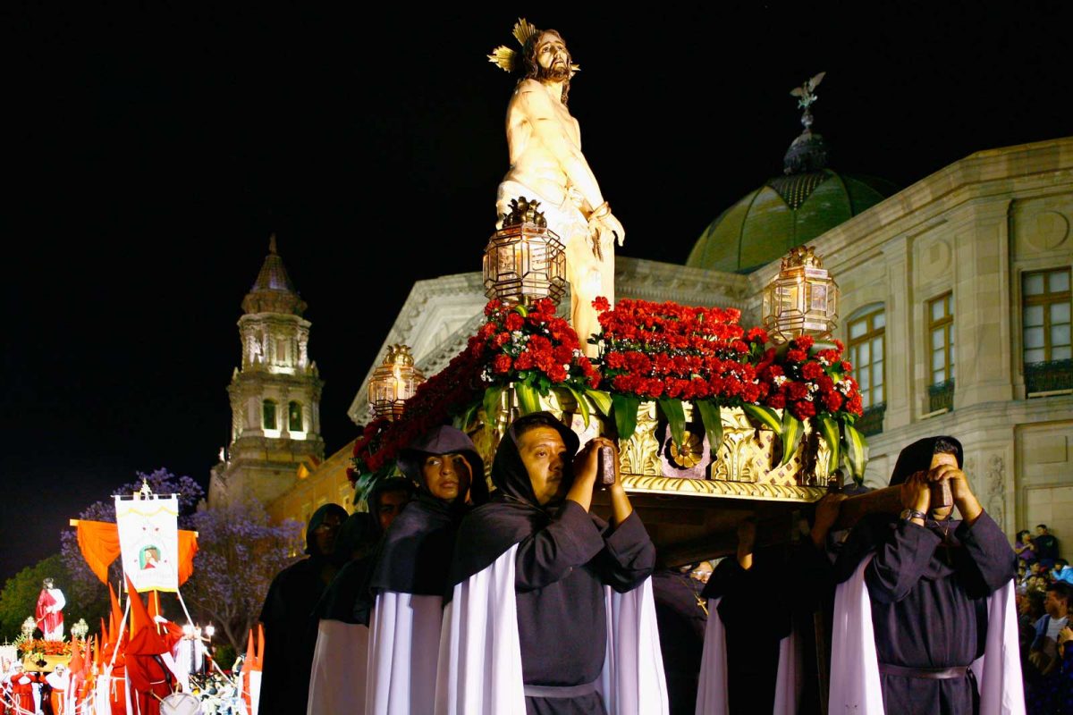  Cofradías invierten hasta un año en preparativos de la Procesión del Silencio