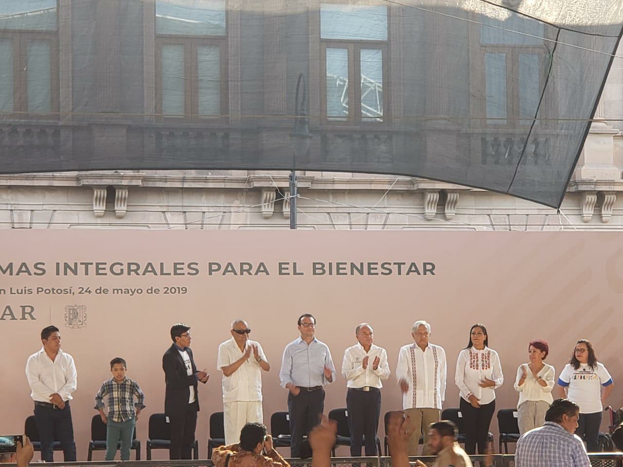  En mitin de Obrador, bullas para el ‘pollo’, Nava y Carreras