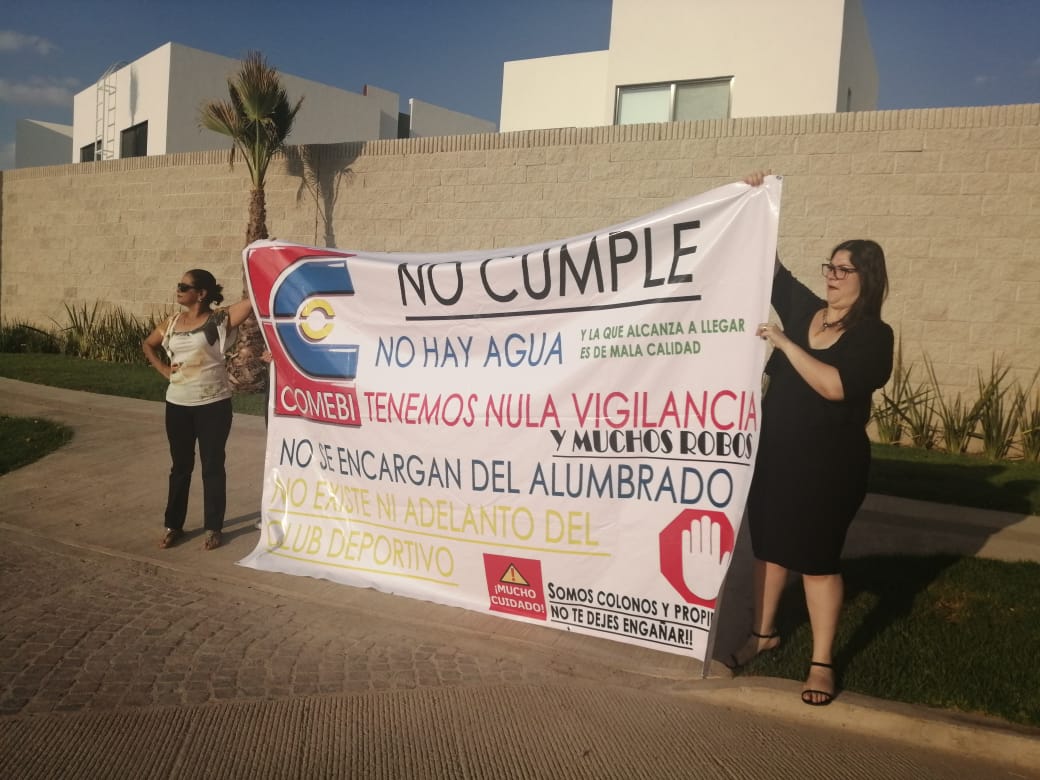  Habitantes de Los Lagos Residencial se manifiestan contra Comebi durante su ‘open house’ por falta de servicios