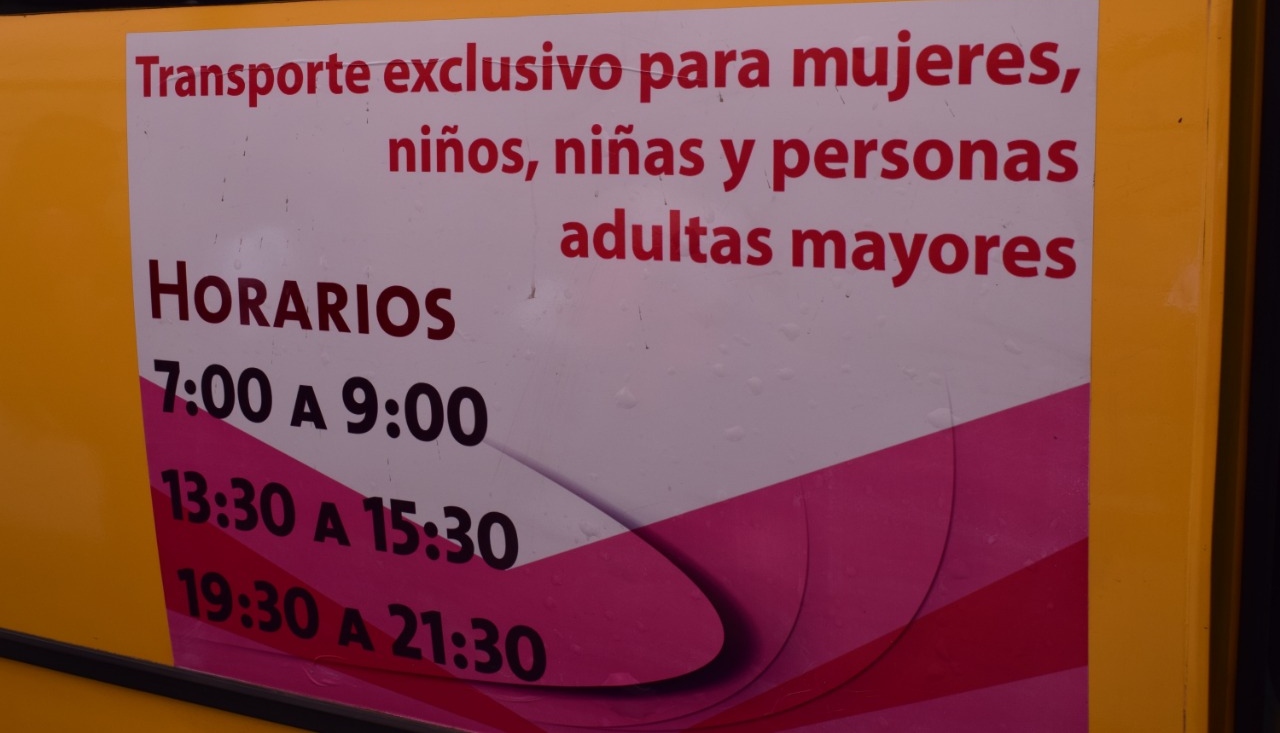  Con conductores sin previa capacitación, leyendas pequeñas y un horario restringido, arrancó el “Transporte Rosa”