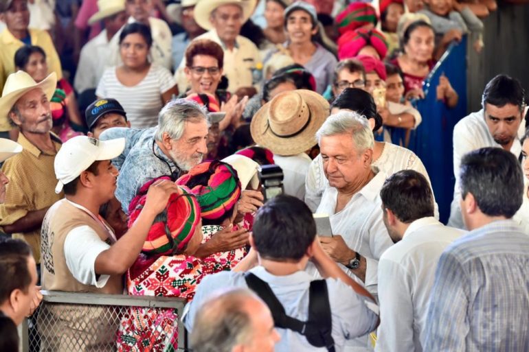  AMLO garantiza abasto de medicamentos y servicios de salud en todo SLP