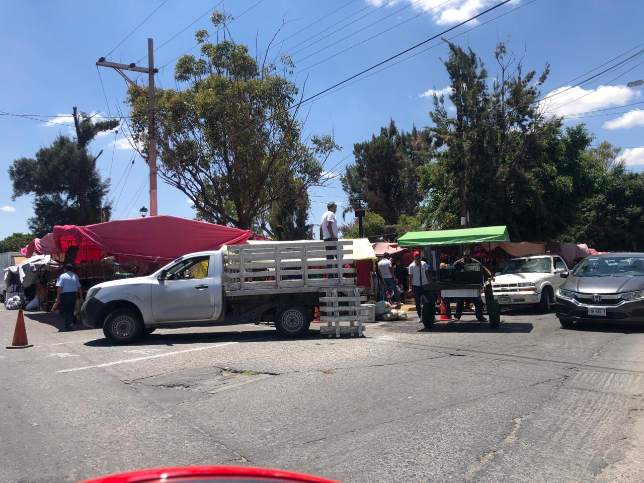  Aunque tianguistas de San Juan de Guadalupe obstruyen la ciclovía, han disminuido las infracciones