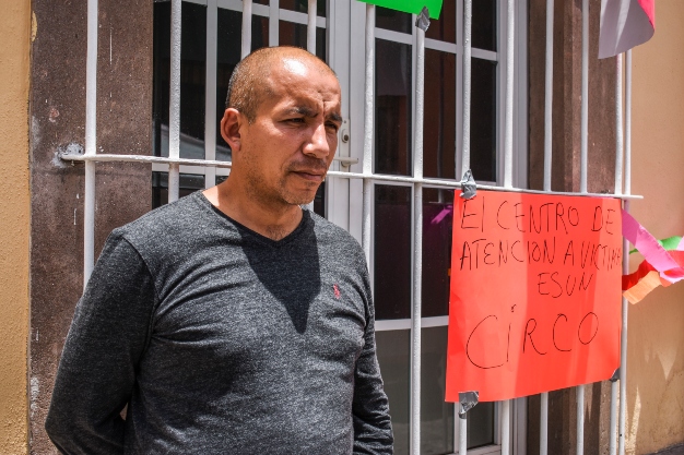  Doctores dejaron gasas en el cerebro de su hijo, caso impune; CEEAV no cumple con ayuda