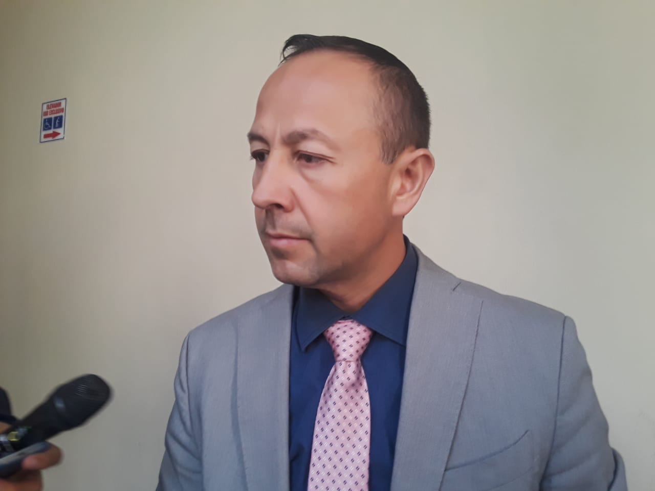 Entregan a Edgardo Hernández informe repetido sobre asesores