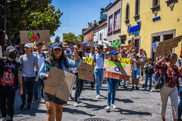  Marchan en SLP contra el cambio climático