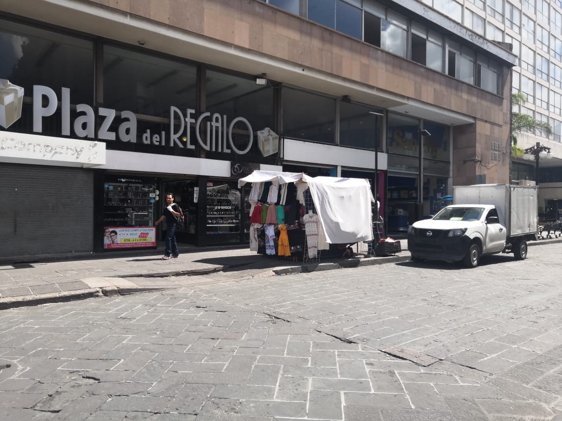  Reubicación de ambulantes no contempla a quienes obstruyen accesos para discapacitados