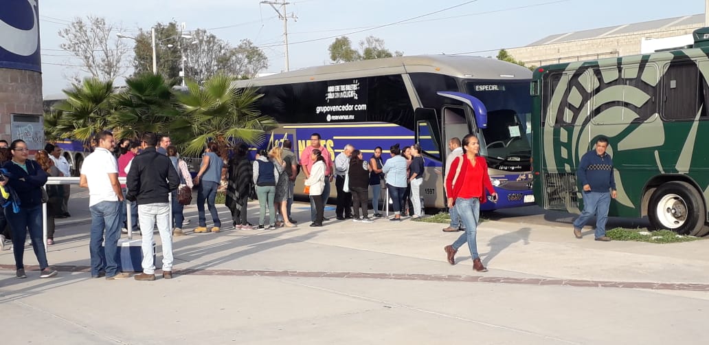  Cientos de empleados de Salud, “acarreados” a eventos de AMLO