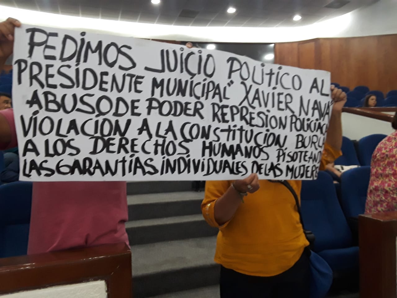  Ambulantes desalojados del Carmen desmienten a la titular de la UGCH; no hay diálogo, afirman