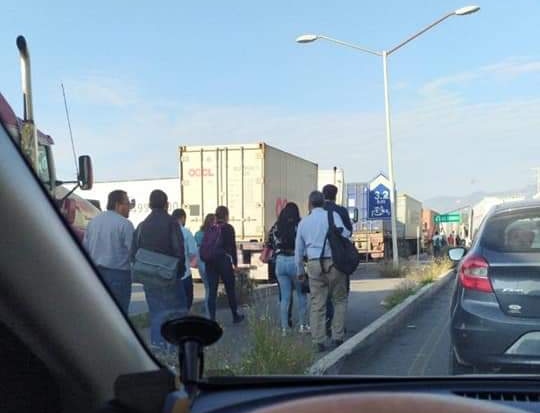  Choferes de plataformas de transporte bloquean la entrada a Logístik WTC