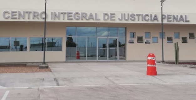  “Exclusivo” para jueces y personal, estacionamiento del Centro de Justicia Penal: Almazán Cue