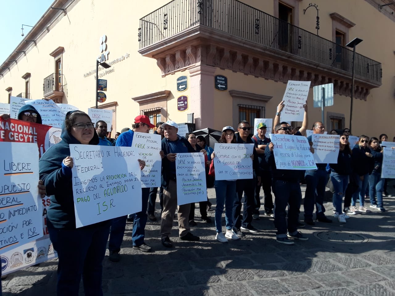  Maestros potosinos protestan contra la incertidumbre presupuestal