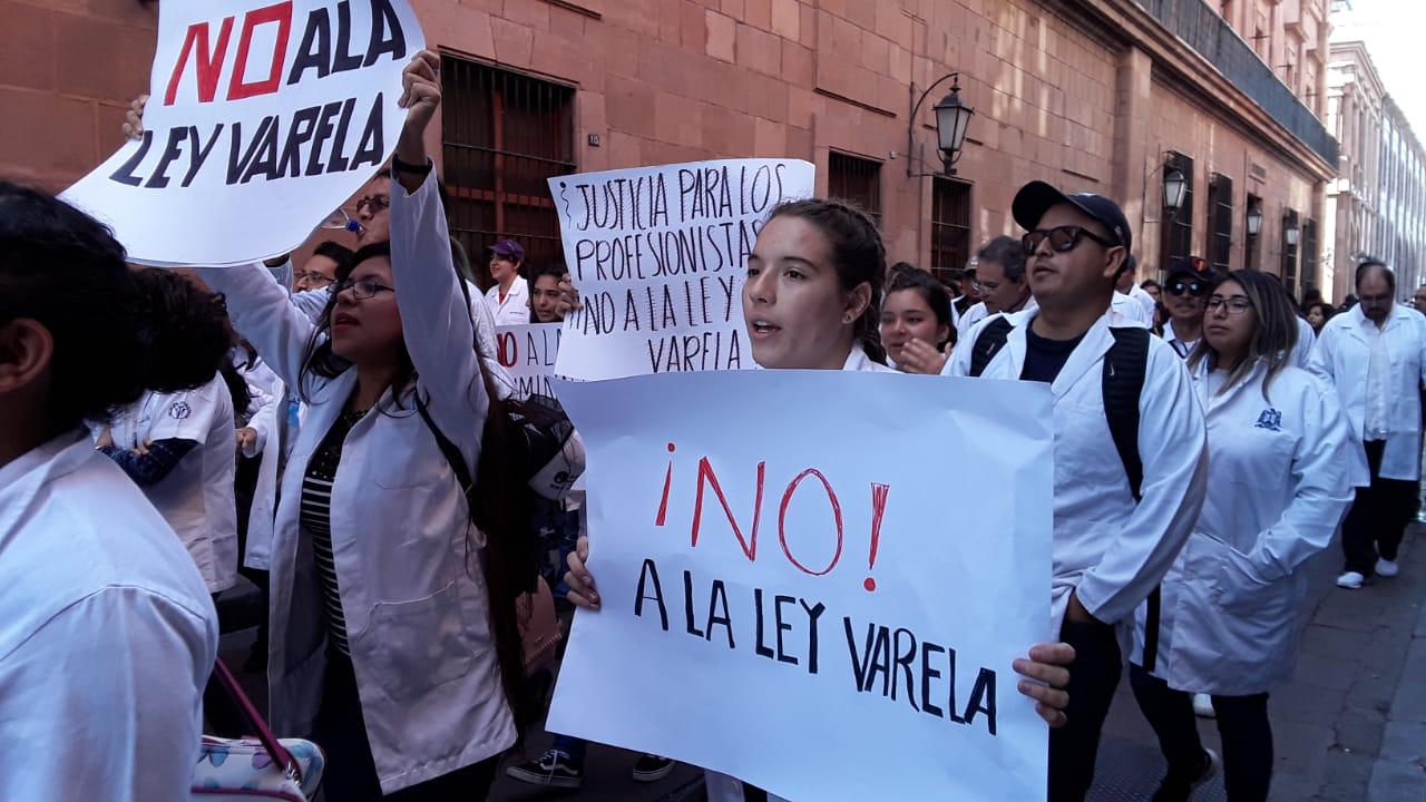  Veterinarios protestan en SLP contra la “ley Varela”