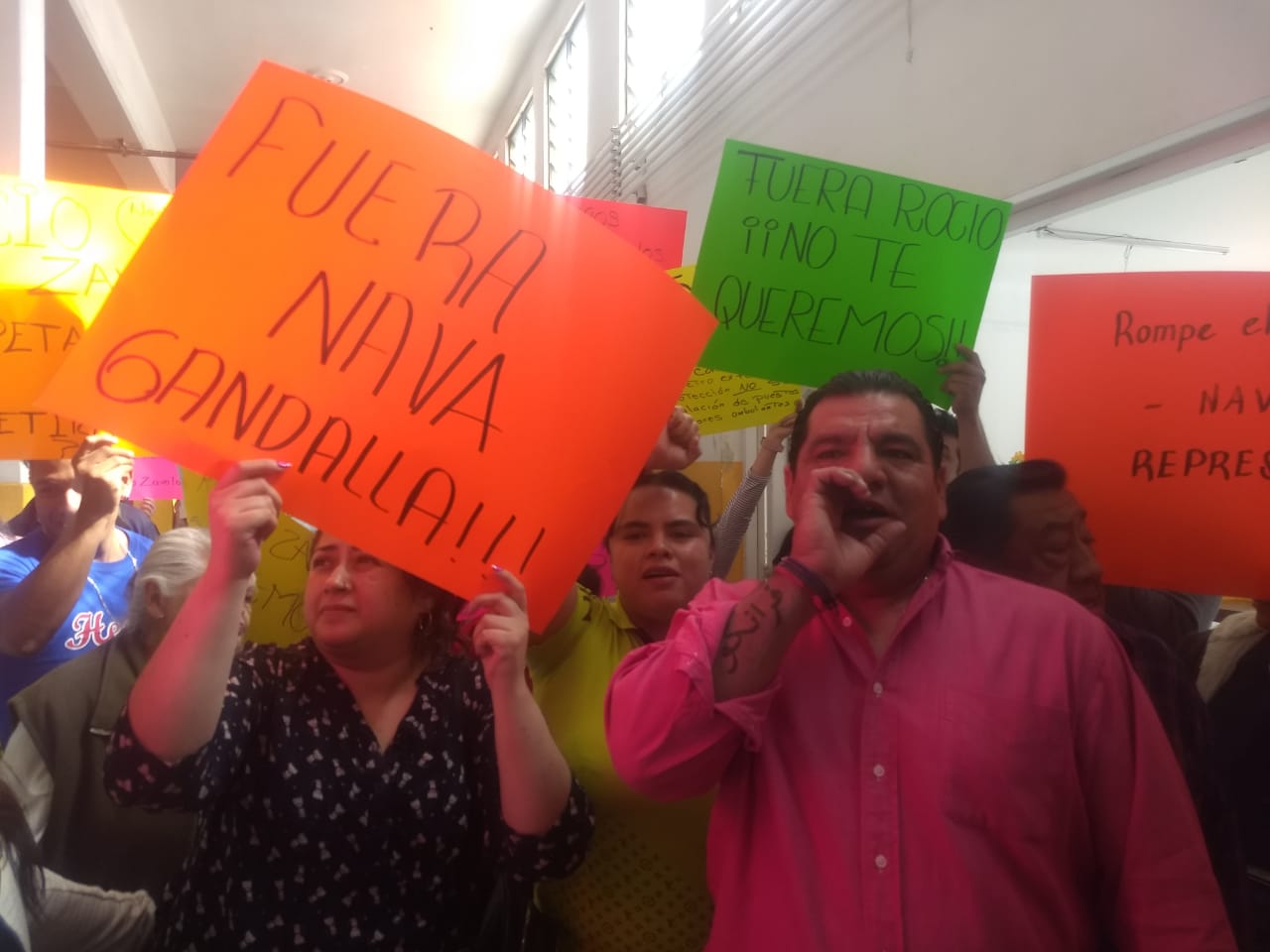  Locatarios del mercado Hidalgo exigen a Nava que cumpla compromiso de campaña