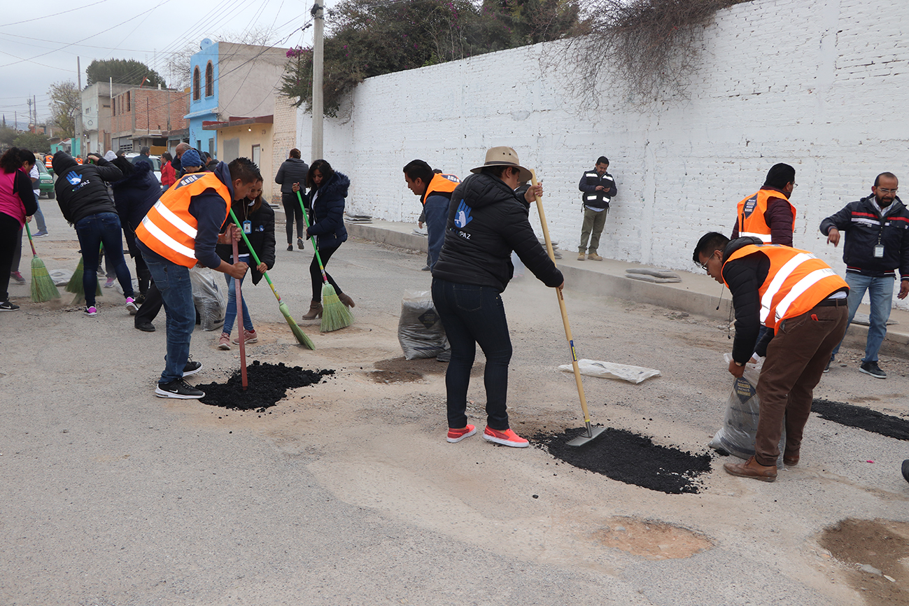  Defiende Nava Palacios programa en el que vecinos se encargan de bachear