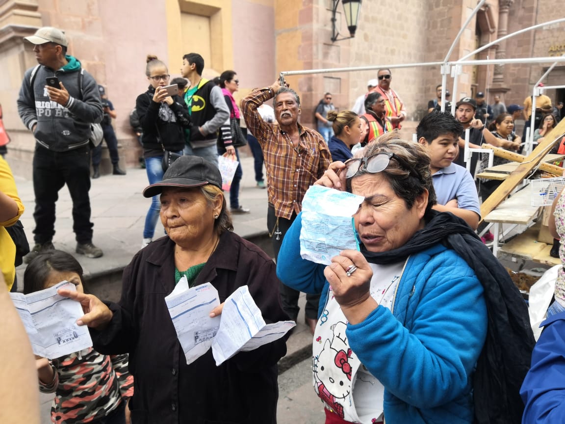  Genera alboroto intento de desalojo de ambulantes de plaza de Armas