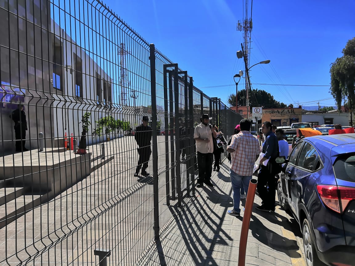  Por manifestación, impiden acceso a Centro Unión y Puerta Violeta