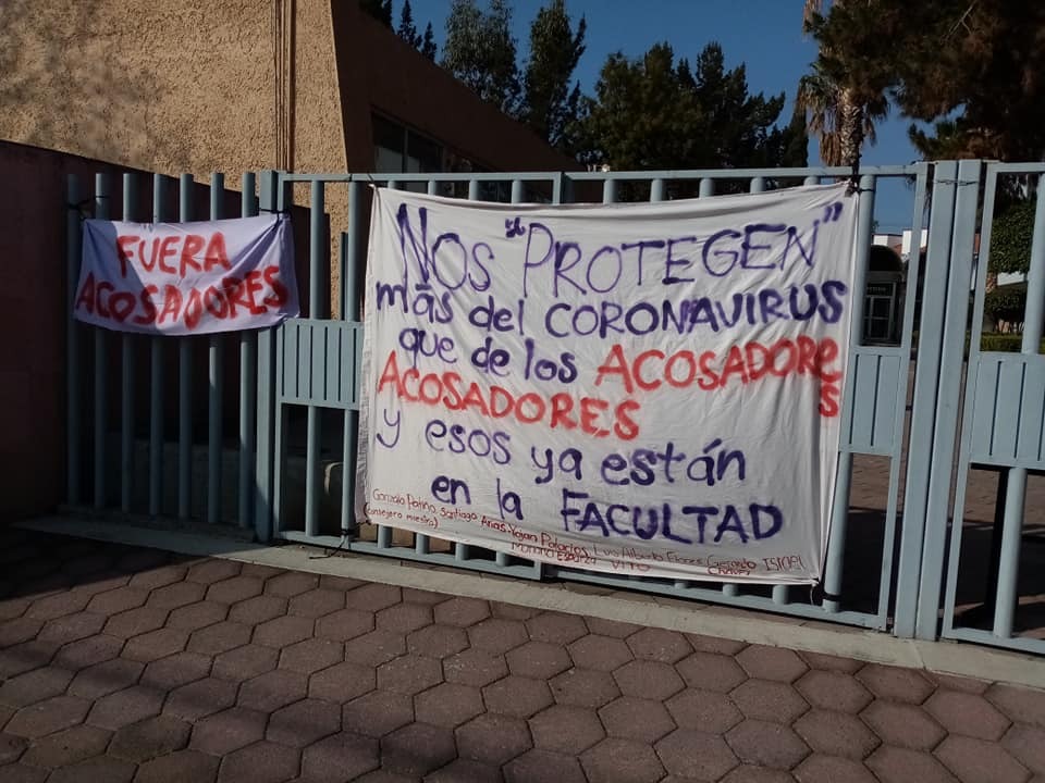  “Nos protegen más del coronavirus que de los acosadores”; colocan mantas en UASLP