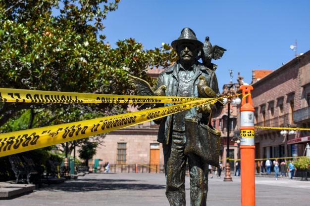  Cierran plazas públicas del Centro Histórico ante fase 3 de coronavirus