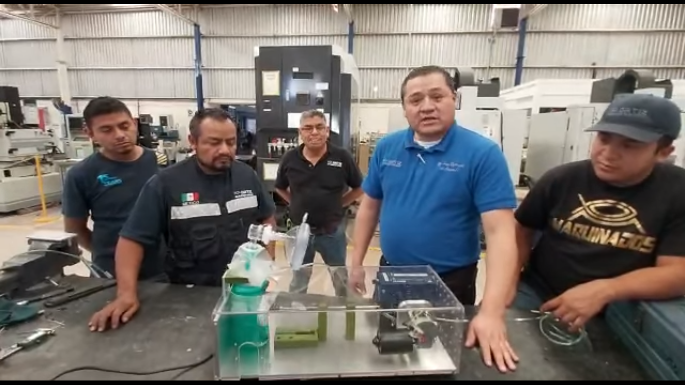  Empresario potosino diseñó y armó respirador a bajo costo…