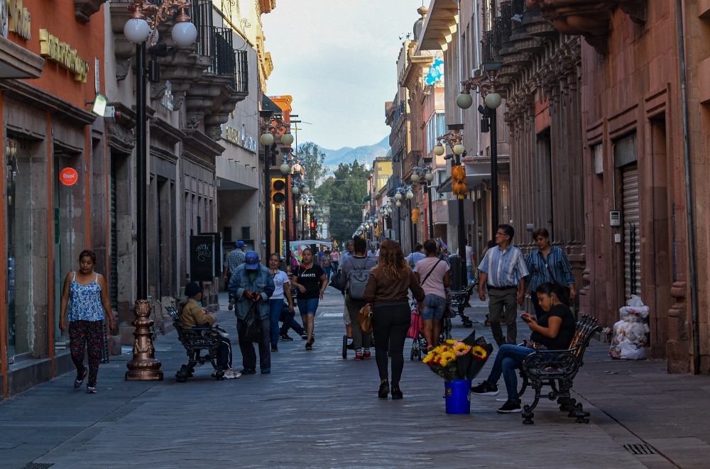  Potosinos comienzan a salir a las calles sin respetar sana distancia