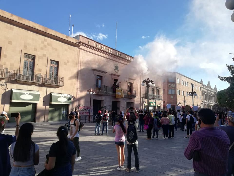  Destrozos en Congreso del Estado por manifestación contra asesinato de Giovanni López