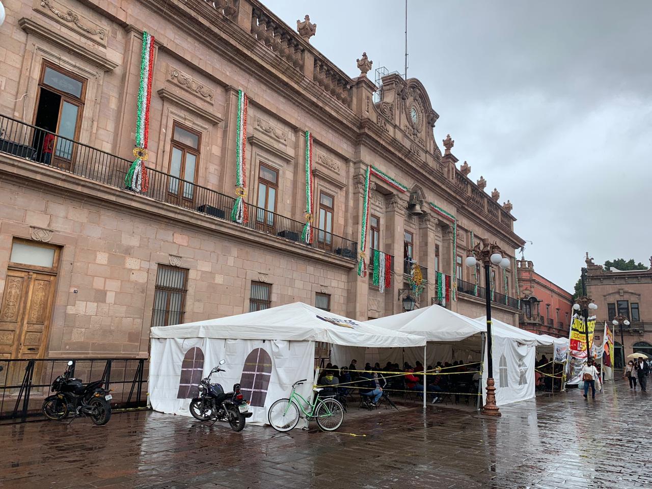  Un gris festejo de independencia