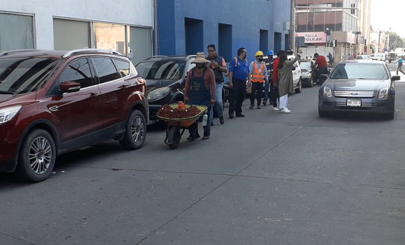  Inspectores municipales imponen su ley durante recorrido de Rocío Zavala