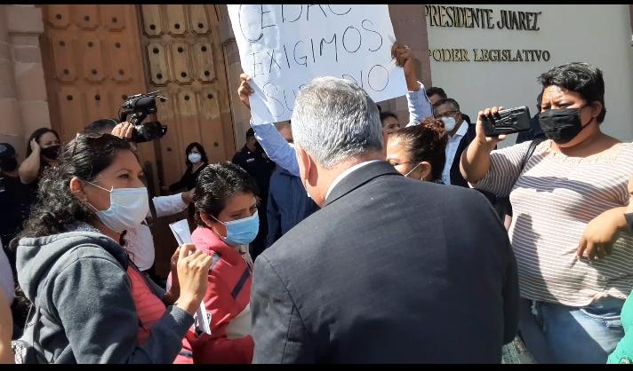  Secretario de Educación garantiza que se atenderá a docentes de Telebachillerato y jubilados