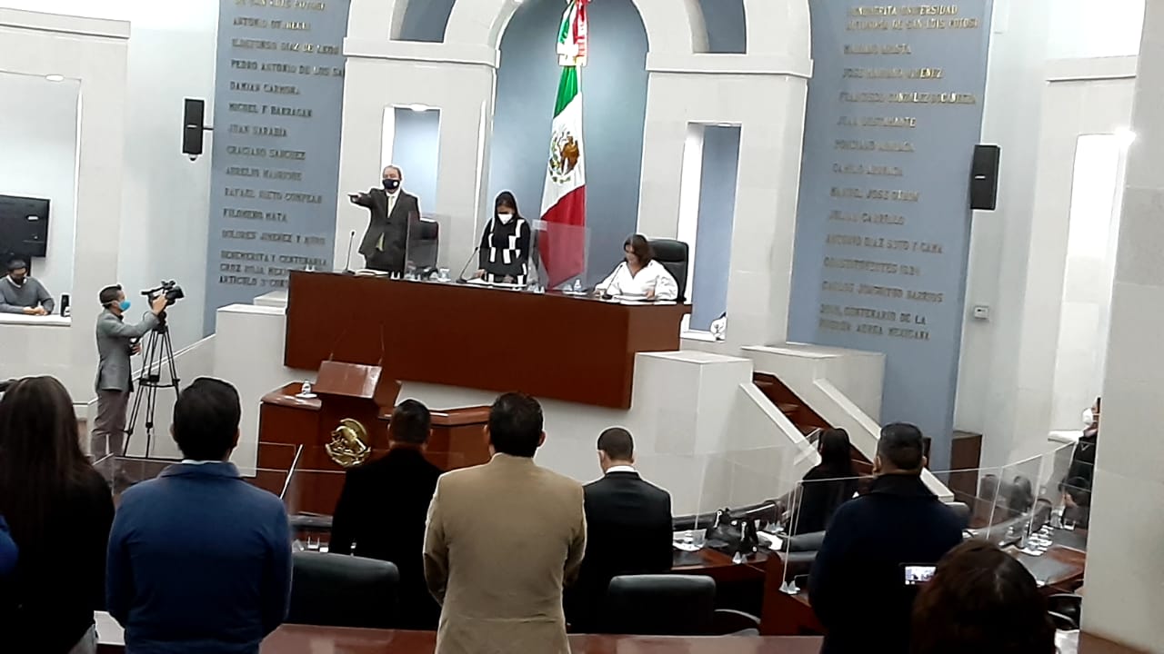  Diputados desdeñan comparecencia de Garza; sólo asistieron 13