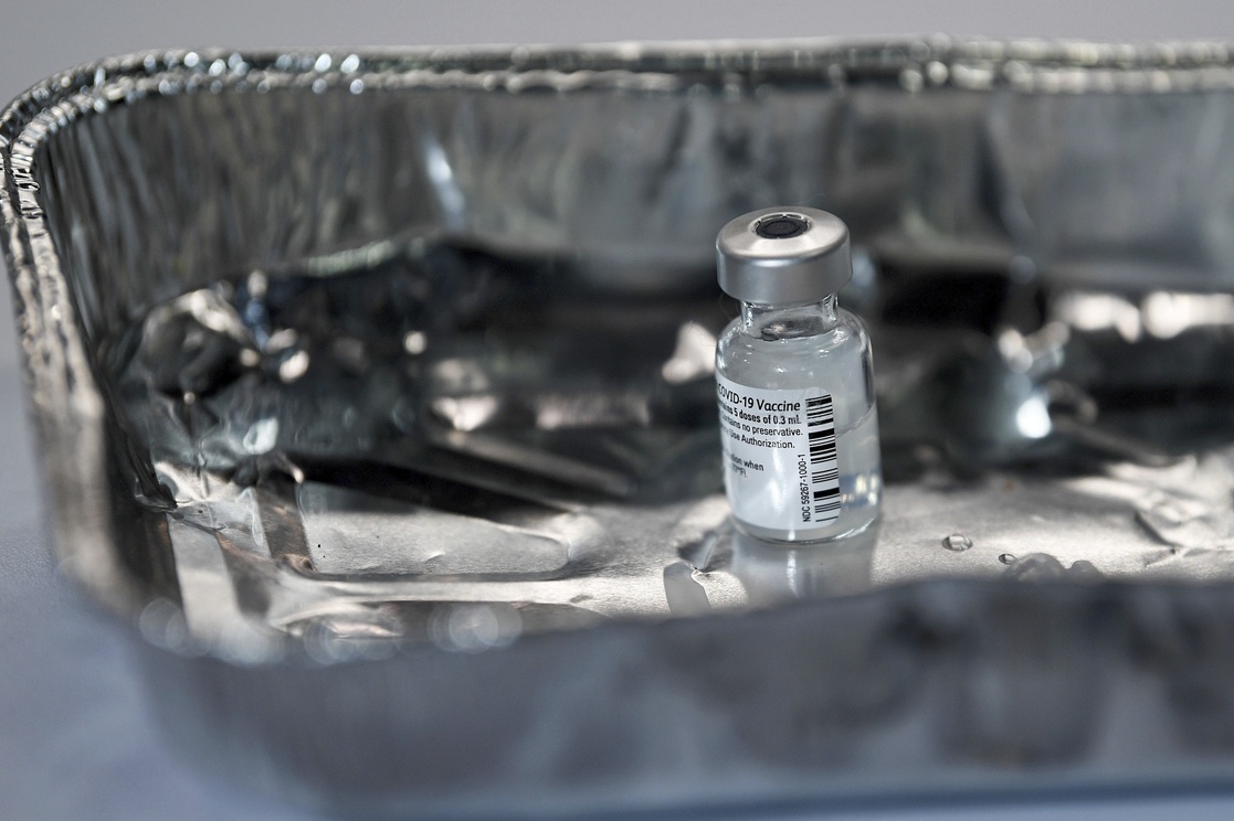  Es mayor el beneficio que los riesgos, dice director de Salud sobre vacuna de AstraZeneca