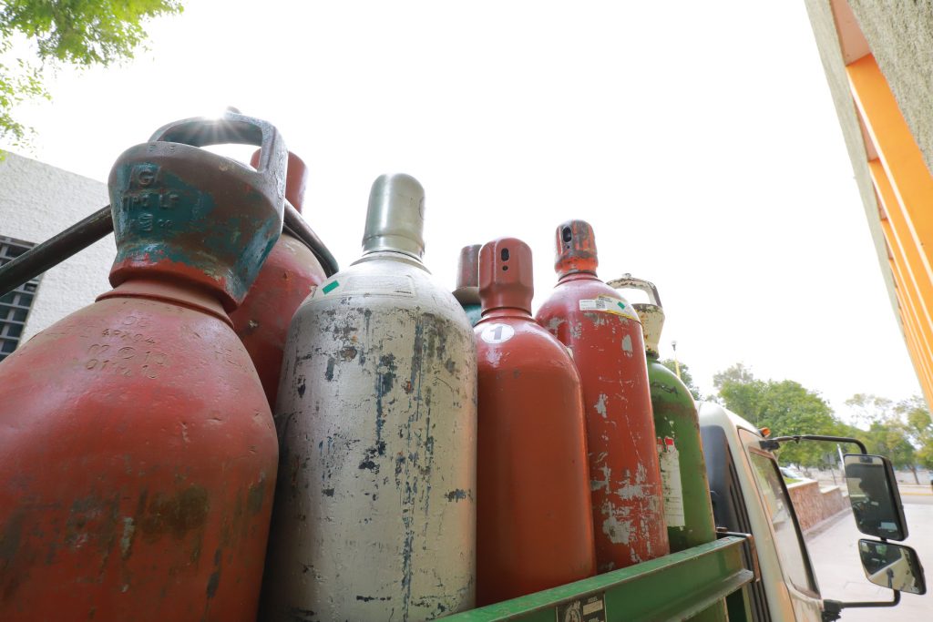  Hay escasez de tanques de oxígeno, advierte Leal Tovías