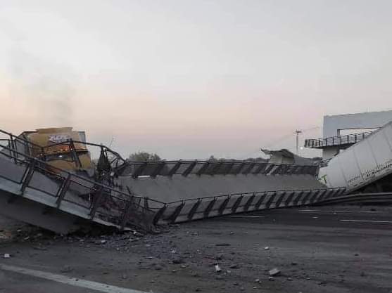  Colapsa puente peatonal de Enramadas; no se reportan lesionados