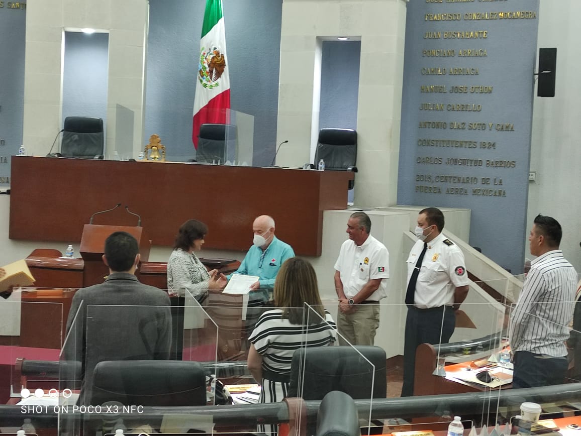  Entrega Congreso donativo a bomberos y la Cruz Roja