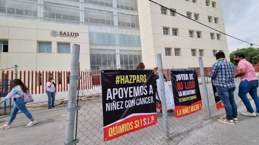  Protestan por falta de medicamentos para personas con cáncer en el Hospital Central