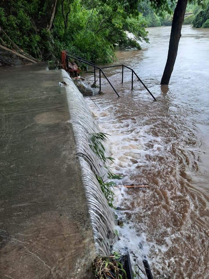  Axtla de Terrazas y Coxcatlán, municipios más afectados por lluvias recientes