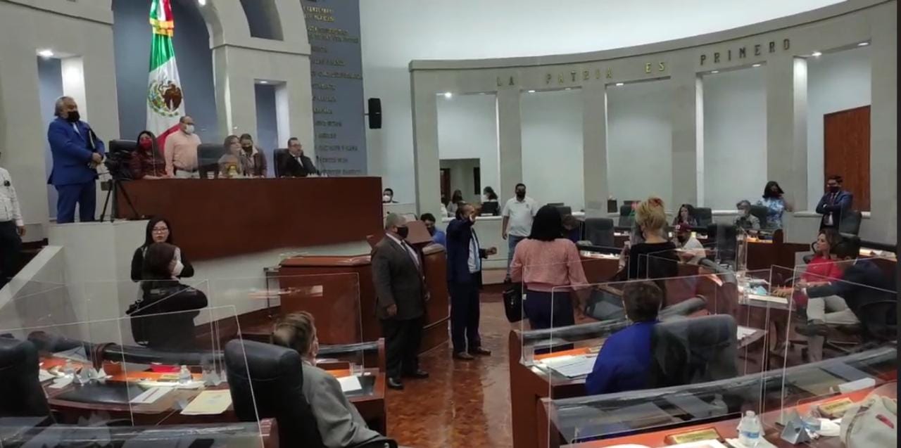  Abogados tomaron la Tribuna del Congreso  ante elección de magistrados del STJE