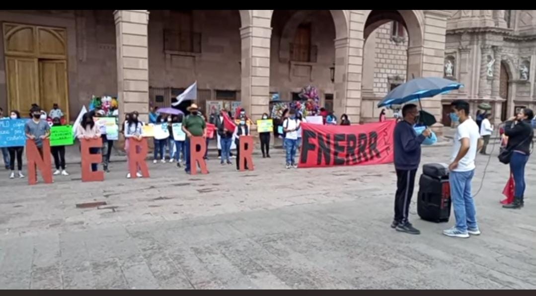  Estudiantes exigen ser vacunados antes del regreso a clases presenciales