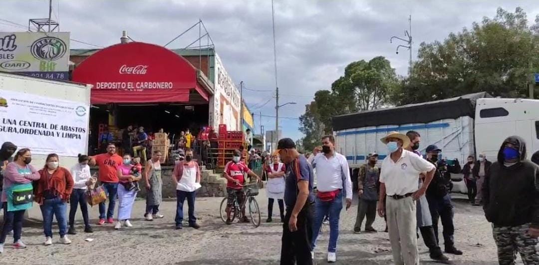  Comerciantes bloquean Ricardo B. Anaya; reclaman inseguridad e irregularidades en el patronato