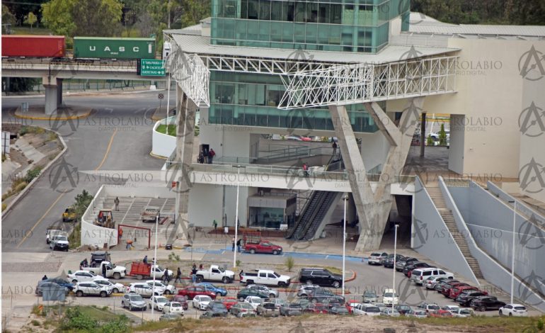  Construyen oficina a Ricardo Gallardo en el Centro de Convenciones