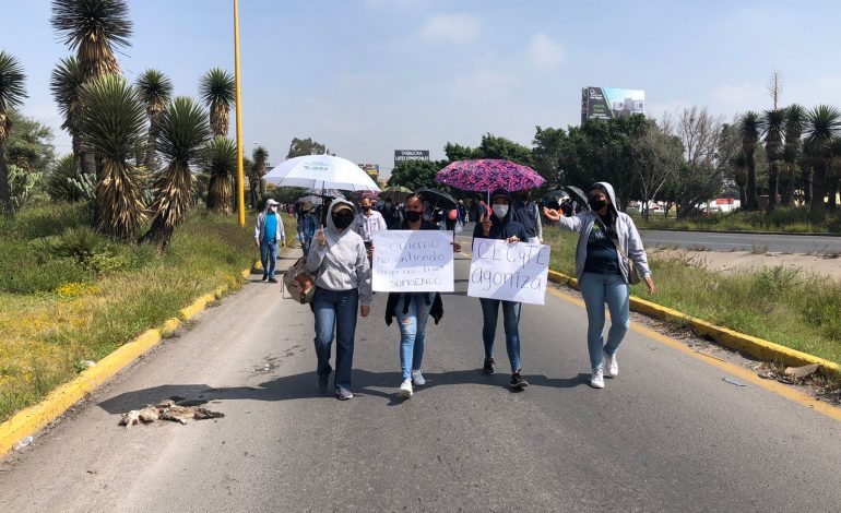  Trabajadores del CECyTE bloquean el Distribuidor Juárez (VIDEO)