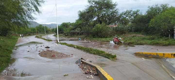  Fuertes lluvias provocan inundaciones en Ahualulco