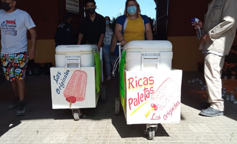  Comerciantes protestaron contra Enrique Galindo por prohibirles vender en el panteón de El Saucito