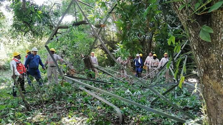  Vandalismo a torres de alta tensión deja sin energía eléctrica a habitantes de la Huasteca sur