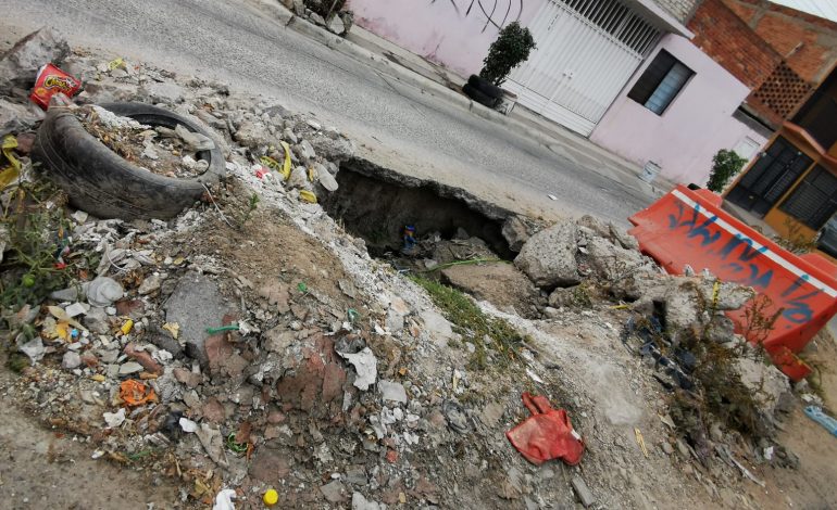  Colonos de la Progreso denuncian baches y socavones en gran parte de sus vialidades