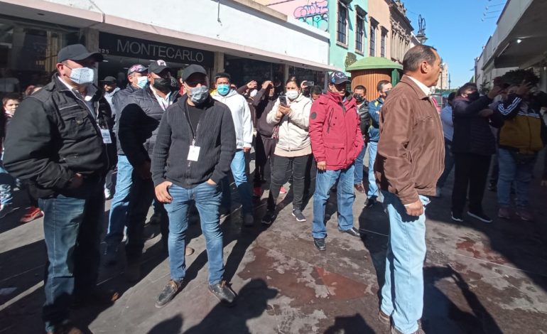  Inspectores de Comercio y ambulantes se pelean a golpes en pasaje Hidalgo